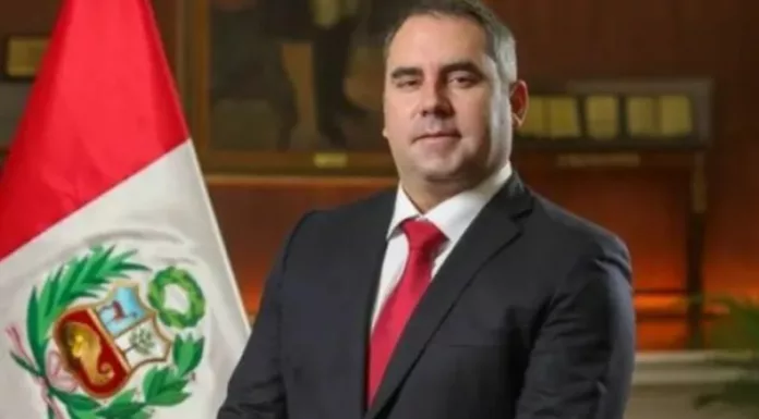 Rafael Belaunde Llosa, candidato presidencial de Perú, fue víctima de un atentado ocurrido este martes en Cerro Azul.