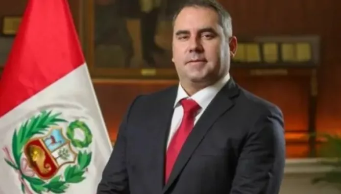 Candidato presidencial de Perú sufre atentado Rafael Belaunde Llosa, candidato presidencial de Perú, fue víctima de un atentado ocurrido este martes en Cerro Azul.