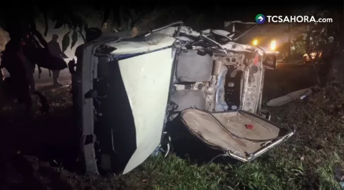 Dos personas fallecieron en un accidente de tránsito ocurrido en la carretera Panamericana en las cercanías de una fábrica en Ciudad Arce, La Libertad Centro.