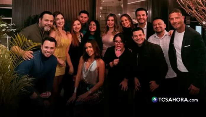 Viva la Mañana celebra su cena navideña El equipo completo de la revista matutina compartió una noche diferente, llena de convivencia y buenos momentos.