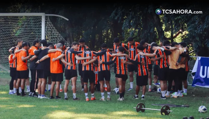 Águila va por el primer paso a la final del Apertura 2025 ante Firpo Club Deportivo Águila recibe en el estadio Juan Francisco Barraza a Luis Ángel Firpo en el partido de ida de las semifinales.