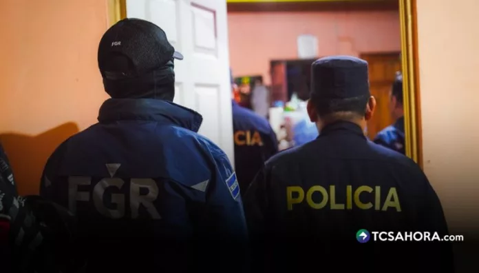 Desmantelan red vinculada a hurtos por medios informáticos La FGR y la PNC desarticularon una estructura dedicada al hurto de dinero por medios informáticos, cuyos integrantes engañaban a sus víctimas a través de redes sociales.