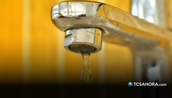 Anuncian suspensión de agua en Blvr. Constitución por reparación de fuga ANDA realizará esta noche trabajos de reparación por una fuga de agua potable en el bulevar Constitución, en San Salvador.