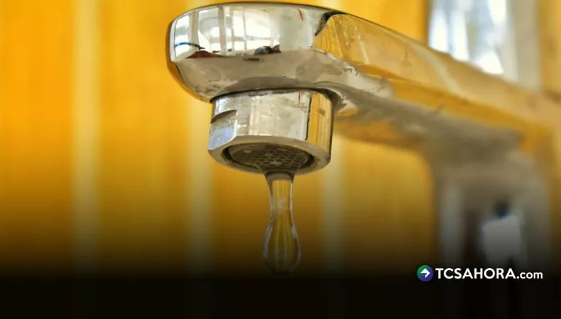 Anuncian suspensión de agua en Blvr. Constitución por reparación de fuga