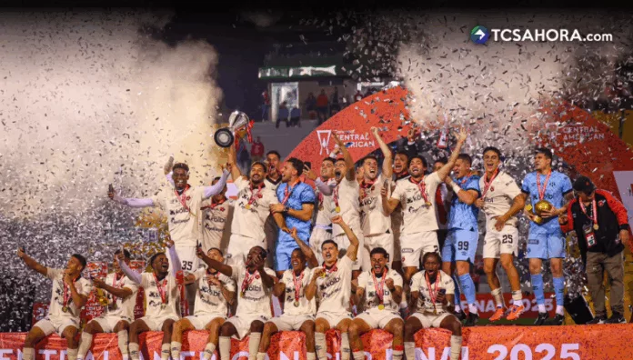 Alajuelense logra su tercer título consecutivo en Copa Centroamericana Alajuelense derrotó en tanda de penales al Xelajú de Guatemala y alcanzó por tercera ocasión consecutiva el campeonato.