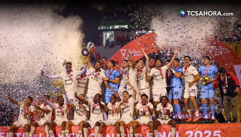 Alajuelense derrotó en tanda de penales al Xelajú de Guatemala y alcanzó por tercera ocasión consecutiva el campeonato.