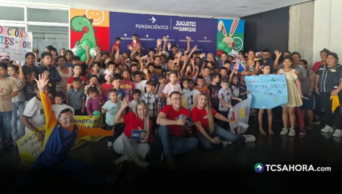“Juguetes por Sonrisas” llevó alegría a 16 comunidades de Usulután, Cabañas, Cuscatlán y Chalatenango Fundación TCS entregó juguetes a 16 comunidades de los departamentos de Usulután, Cabañas, Cuscatlán y Chalatenango, en su cuarta entrega.