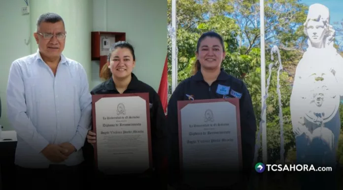 La UES entregó un reconocimiento a la estudiante Ángela Pineda por su destacada participación en un campamento especializado de la NASA.