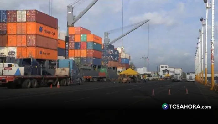 C.A mantiene dependencia comercial hacia EE. UU. Centroamérica depende en gran medida del comercio con Estados Unidos, ya que entre el 34 % y el 48 % de sus exportaciones se concentran en ese mercado, según la CEPAL.