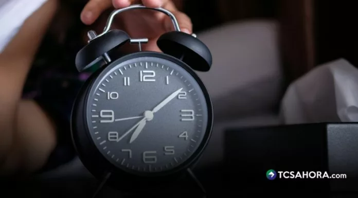 Una persona entre 18 y 65 años, debe tener de 7 a 8 horas de sueño, con un mínimo permitido de 6. La falta de sueño aumenta riesgos a la salud