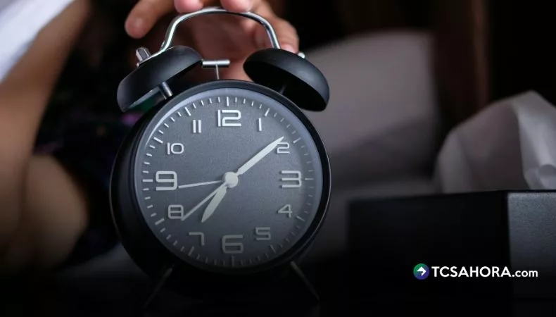 Una persona entre 18 y 65 años, debe tener de 7 a 8 horas de sueño, con un mínimo permitido de 6. La falta de sueño aumenta riesgos a la salud