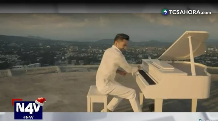 Con su piano blanco como protagonista, Andrés Ángel presentó una interpretación única desde uno de los edificios más altos del país.