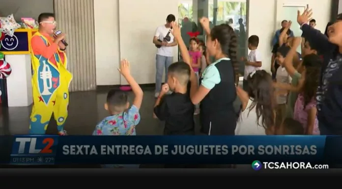 Decenas de familias llegaron desde 16 comunidades de Santa Ana para recibir un juguete. Fundación TCS y talentos TCS los recibieron en el Foro 4 para vivir una mañana alegre, llena de sorpresas y dinámicas pensadas para la niñez.