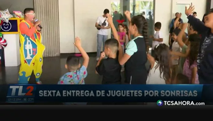 La sexta entrega de “Juguetes por Sonrisas” reunió a cientos de familias Decenas de familias llegaron desde 16 comunidades de Santa Ana para recibir un juguete. Fundación TCS y talentos TCS los recibieron en el Foro 4 para vivir una mañana alegre, llena de sorpresas y dinámicas pensadas para la niñez.
