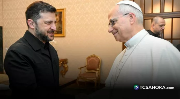 El presidente ucraniano Volodímir Zelenski fue recibido hoy por el papa León XIV en Castel Gandolfo, en Roma, en medio de crecientes presiones diplomáticas para impulsar un acuerdo de paz que ponga fin a la guerra.