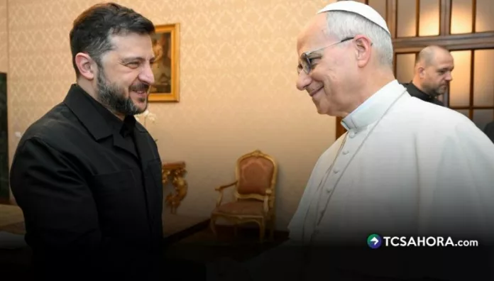 Papa León XIV recibe a Volodimir Zelenski El presidente ucraniano Volodímir Zelenski fue recibido hoy por el papa León XIV en Castel Gandolfo, en Roma, en medio de crecientes presiones diplomáticas para impulsar un acuerdo de paz que ponga fin a la guerra.