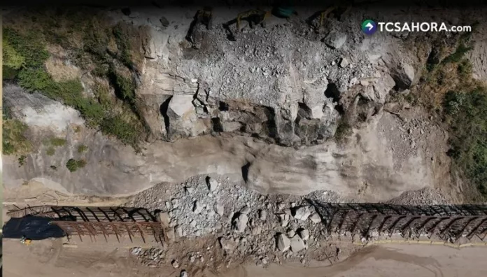 Cierre en carretera Los Chorros continúa por trabajos de limpieza El MOPT y el VMT mantienen cerrado un tramo de la carretera Los Chorros este domingo por la tarde, mientras se realizan labores de limpieza tras detonaciones controladas.