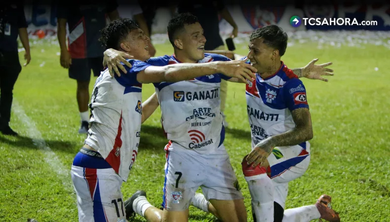 Firpo regresa 12 años después a una final de Primera División Luis Ángel Firpo se clasificó a la gran final del Apertura 2025 por primera vez en 12 años tras eliminar a CD Águila.