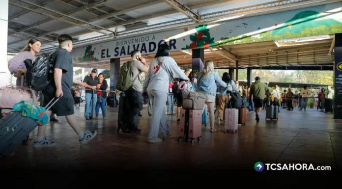 Para la temporada alta de diciembre, en el Aeropuerto Internacional de El Salvador trabajarán 1,800 personas, en turnos de 24 horas.