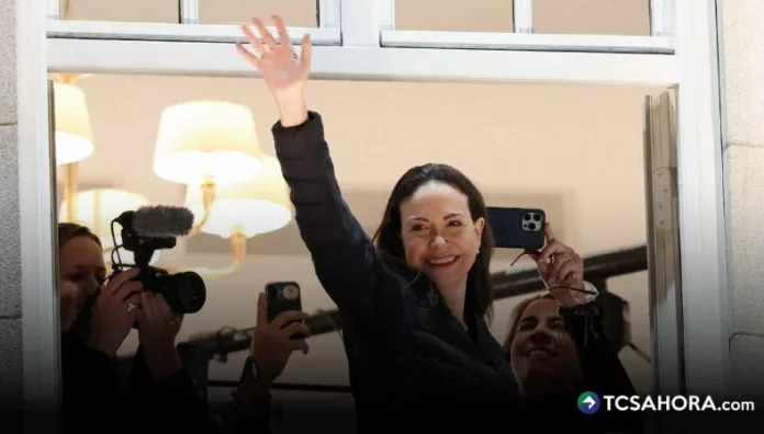 María Corina Machado sufrió fractura vertebral tras salir de Venezuela María Corina Machado sufrió una fractura vertebral durante su peligrosa salida de Venezuela para llegar a Oslo, Noruega.