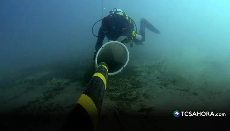 El Salvador construirá el primer cable submarino de Internet