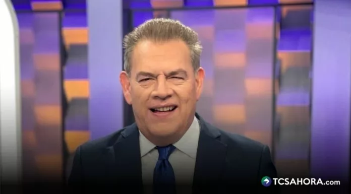 El presentador de noticias y experto en clima de Noticieros TCS, Moisés Urbina celebra este martes 16 de diciembre su cumpleaños número 63, rodeado del cariño de su familia y compañeros de trabajo.