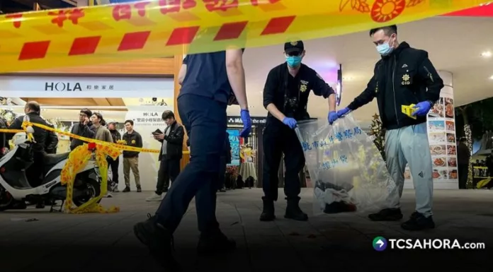 Tres muertos y al menos nueve heridos dejó este viernes un ataque con cuchillo y granada de humo en Taipéi, capital de Taiwán.