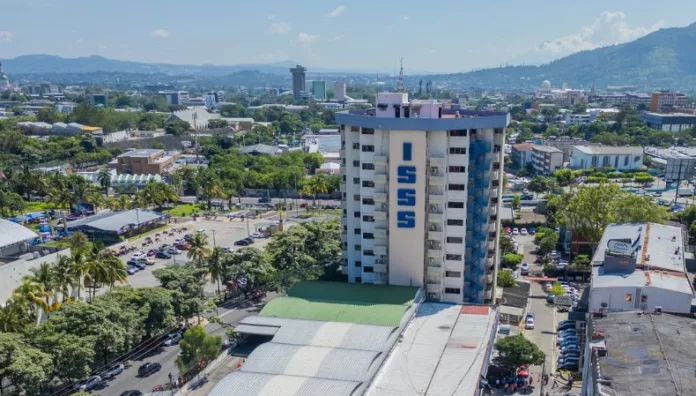 Sindicato de médicos denuncia despidos en el Seguro Social Según el sindicato, en los últimos días 150 personas de diferentes áreas fueron despedidas en el Instituto Salvadoreño del Seguro Social.