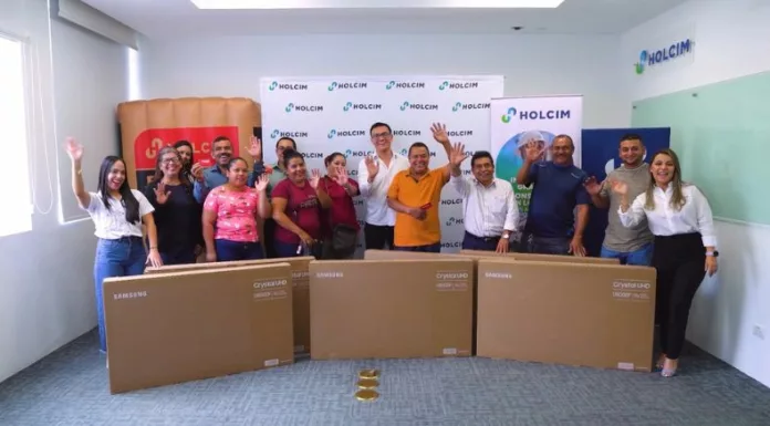 Holcim finalizó su promoción “Construye tu Navidad” con la entrega de pantallas Smart TV, vales y otros premios, reconociendo la confianza de sus clientes que participaron en todo el país.