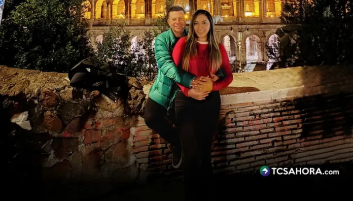 El destino que Carlos Iraheta eligió para su primer viaje junto a su esposa El presentador salvadoreño recorre la capital italiana junto a Katia Flores, en su primer viaje como esposos.