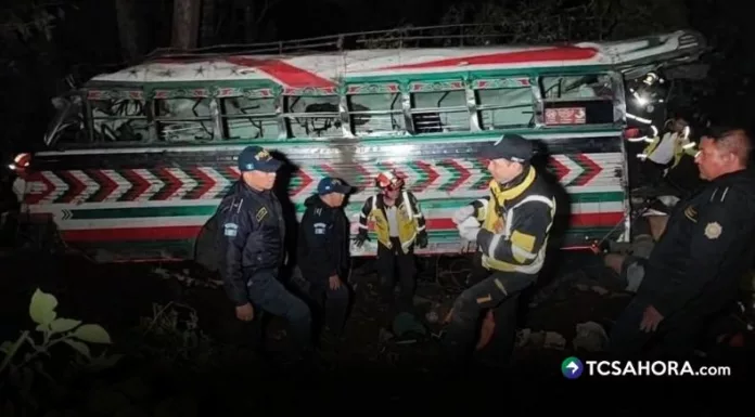Un fuerte accidente de autobús en la Carretera Interamericana de Guatemala dejó al menos 15 personas fallecidas y 19 más lesionadas.