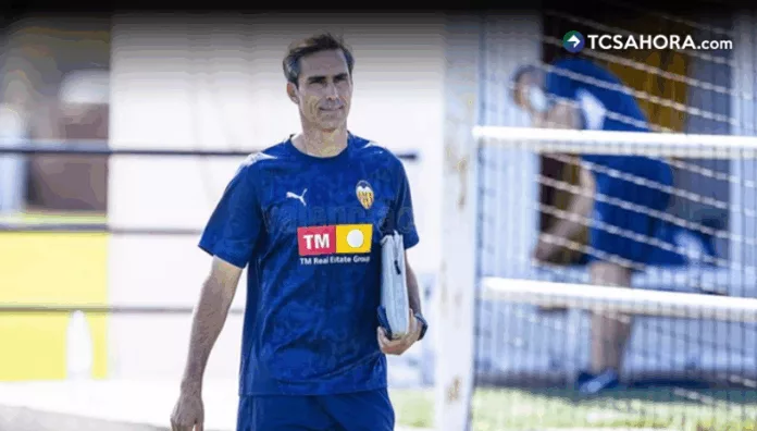 Fallece técnico del Valencia Femenino B, en naufragio en Indonesia Fernando Martín, técnico del Valencia Femenino B, murió en el naufragio de una embarcación en Indonesia en la que viajaba junto a su familia.