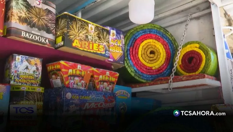 Autoridades advierten sobre los riesgos de la pólvora almacenada en casa Guardar pólvora en los hogares después de Navidad para reutilizarla en Año Nuevo aumenta el riesgo de incendios y accidentes, advierten las autoridades.