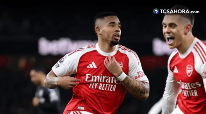 El Arsenal goleó en casa al Aston Villa para cerrar el año como único líder de la Premier League Inglesa..