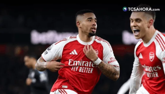 Arsenal golea al Aston Villa para seguir líder de la Premier League El Arsenal goleó en casa al Aston Villa para cerrar el año como único líder de la Premier League Inglesa..