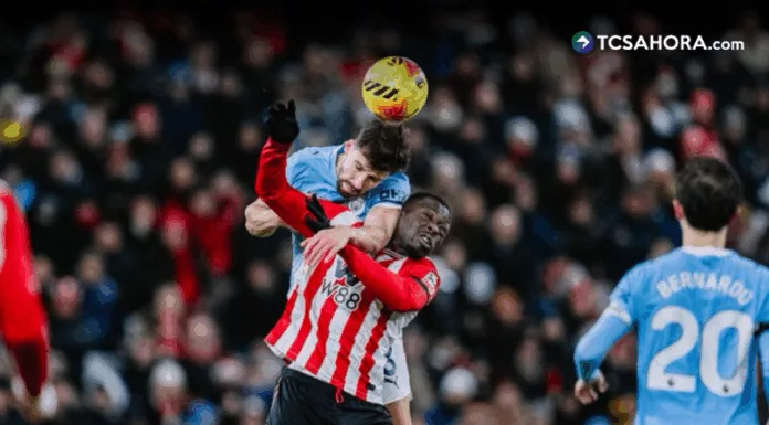 Manchester City empató sin goles en su visita al Sunderland y quedó a cuatro puntos del líder Arsenal en la Premier League.