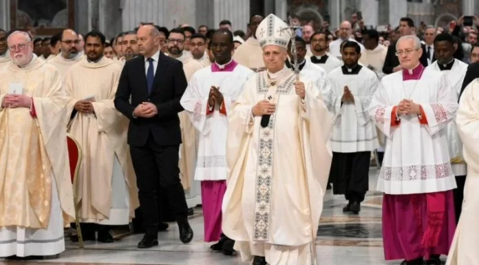 Desde la Basílica de San Pedro, el Papa León XIV ofició la primera misa del nuevo año en la que pidió paz y entendimiento para 2026.