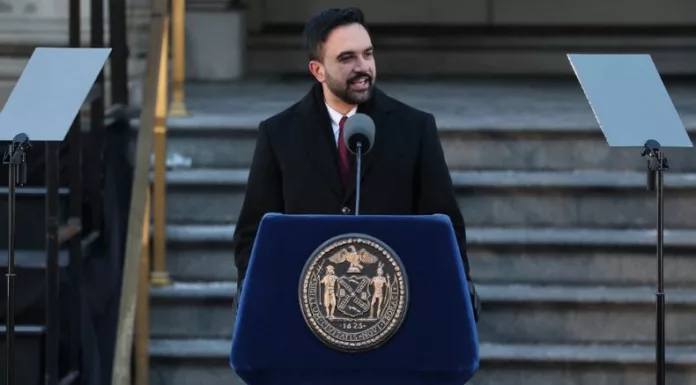 En su primer discurso como alcalde, Zohran Mamdani prometió que gobernará con “coraje” y a favor de la clase trabajadora.