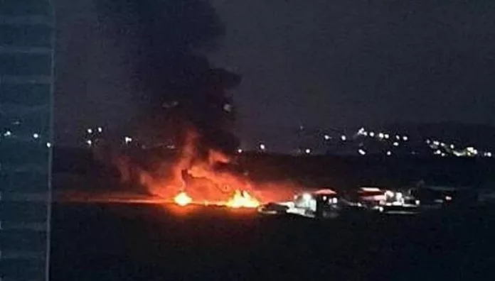 Explosiones en Caracas en medio de tensiones con EE. UU. Fuertes explosiones se han registrado esta madrugada en Caracas y otras ciudades venezolanas en medio de las tensiones con Estados Unidos.