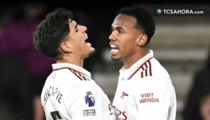 Arsenal logra sufrida victoria y es superlíder de la Premier League El Arsenal se impuso en su visita al Bournemouth para ampliar a siete puntos la ventaja sobre el Manchester City en la Premier League.