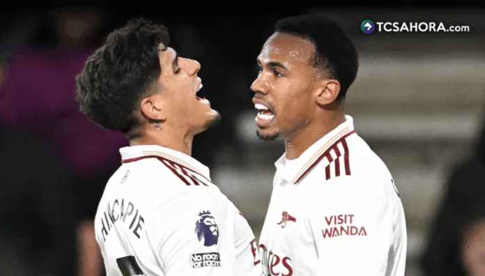 Arsenal logra sufrida victoria y es superlíder de la Premier League El Arsenal se impuso en su visita al Bournemouth para ampliar a siete puntos la ventaja sobre el Manchester City en la Premier League.