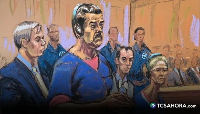 ¿Qué pasó en la audiencia de Nicolás Maduro Nicolás Maduro compareció frente a la justicia estadounidense con grilletes en los tobillos y una camisa azul sobre otra naranja fluorescente.