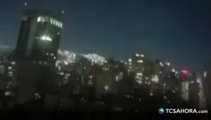 Reportan detonaciones en alrededores del Palacio de Miraflores en Caracas, Venezuela Una serie de detonaciones se registraron en horas de la noche de este lunes en los alrededores del Palacio de Miraflores, Caracas, Venezuela.