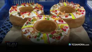 Rosca de Reyes, un dulce símbolo de historia y tradición La tradicional rosca de Reyes llena de aroma las casas salvadoreñas, evocando historia, sabor y la celebración del Día de Reyes.