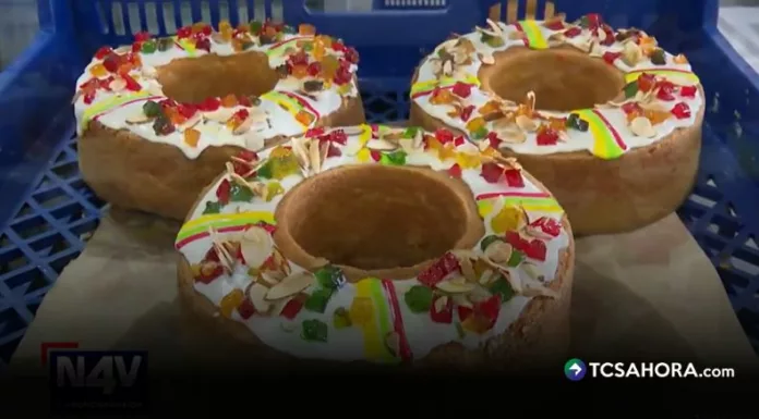 La tradicional rosca de Reyes llena de aroma las casas salvadoreñas, evocando historia, sabor y la celebración del Día de Reyes.