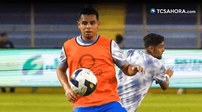 El Tribunal de Arbitraje de la FESFUT condenó a CD Hércules a pagar a Alexander Larín y Ezequiel Rivas por incumplimiento contractual.