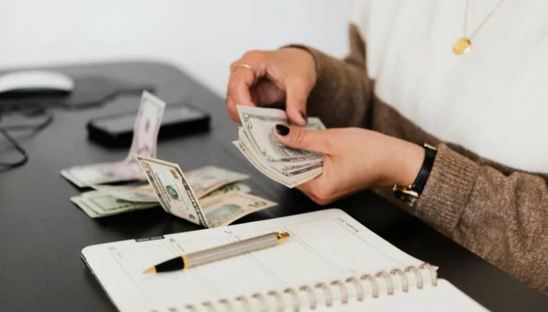 ¿Cómo enfrentar los gastos financieros durante el año lectivo?