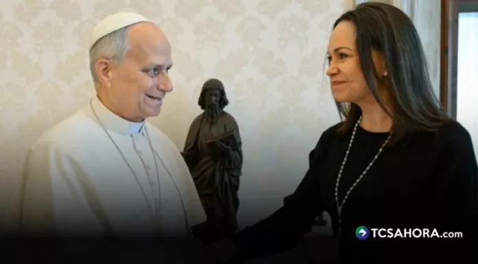 El papa León XIV recibió este lunes en el Vaticano a la líder opositora venezolana y Nobel de la Paz, María Corina Machado, en una reunión privada.
