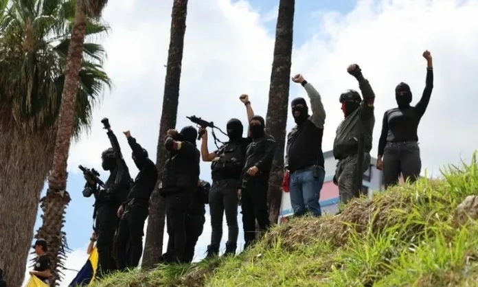 EE. UU. pide a sus ciudadanos que abandonen Venezuela EE. UU. pide a sus ciudadanos que abandonen Venezuela por seguridad debido a las milicias armadas que actúan tras la caída de Maduro.