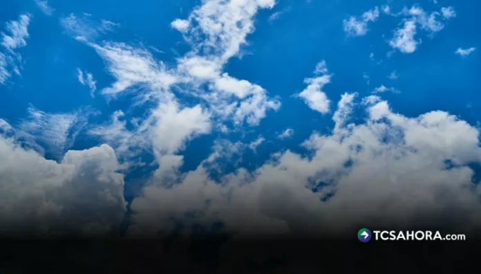 Día cálido con nubes y vientos, pero fresco a partir de la noche Medio Ambiente pronostica vientos de hasta 45 km/h en zonas altas. El día estará cálido, pero la noche y madrugada serán frescas.